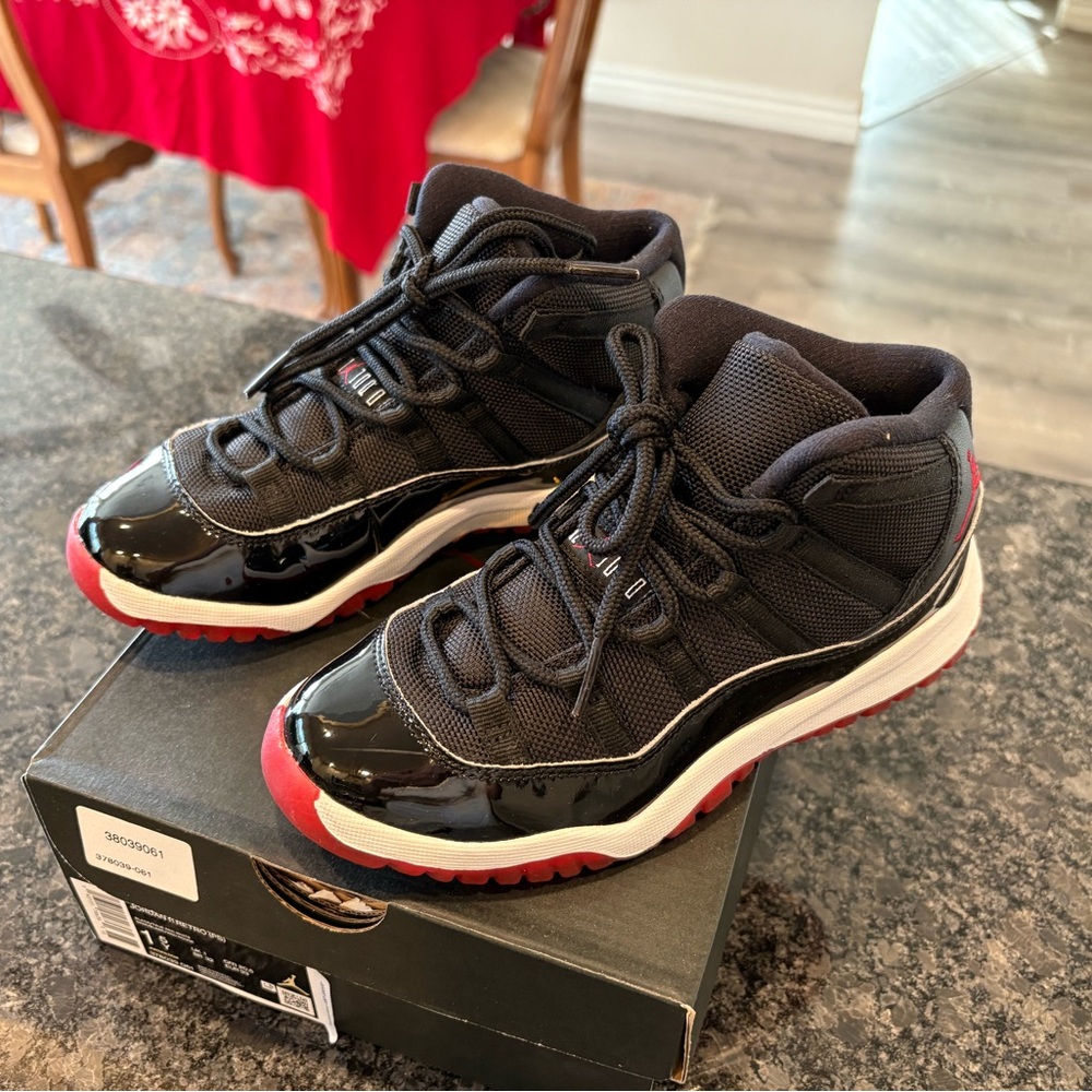 Kids Nike Jordan Retro 11 Bred sneakers NEW